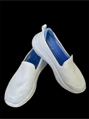 Skechers Go Walk Arch Fit, Mesh Slip-On Minimalist Sneakers White, Blue Sz 9